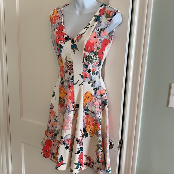 Fit and Flare Floral Scuba Dress - Picture 4 of 5